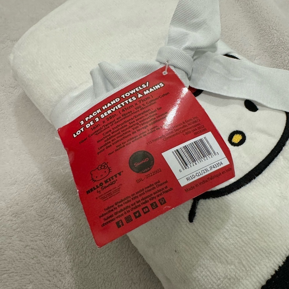 Hello Kitty Hand Towels - Picture 3 of 3